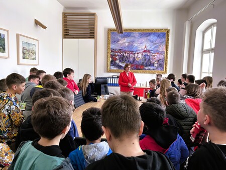 Otroci v županjini pisarni