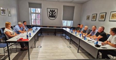 IMG-42ea9dfff481663dde86c39fcf0ca703-V