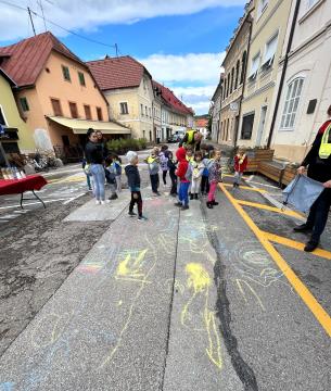 2B32259F-2091-4C12-AD0B-EE35193E0B32