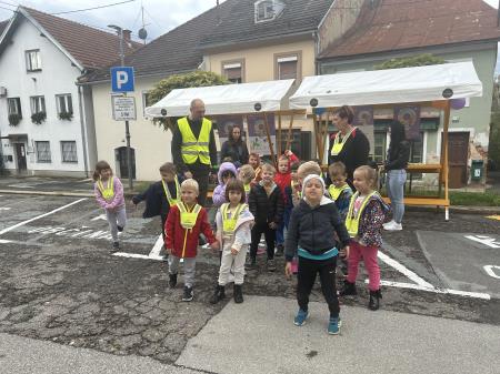 E7106ED7-6235-4914-9819-A312FE0A5838