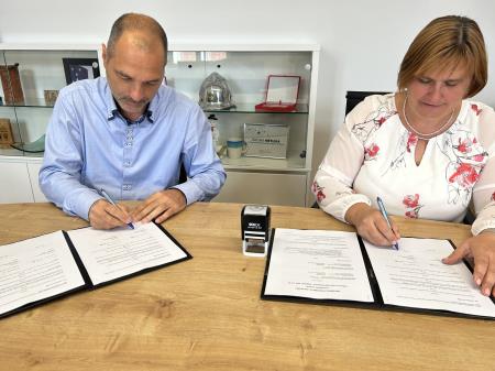 097E07A9-6FD3-46EC-8D0C-0C6D337195A5