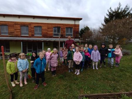 IMG-16e1a44d3236797f3a3737ecd17ce350-V