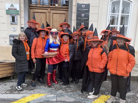 Maškare iz Šole zdravja iz Bleda z županjo