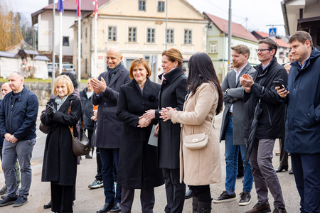 Rokovanje županje in ministrice - Uradna predaja mostu v Gradacu