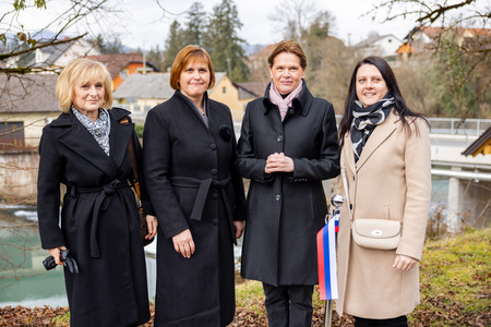 Županja, ministrica, podžupanja in kandidatka za poslanko - Uradna predaja mostu v Gradacu