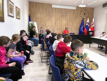 Pogovor županje z otroci