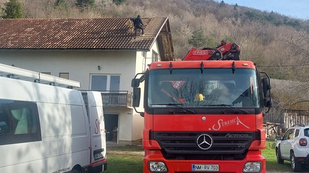 Slika pričetka del na strehi