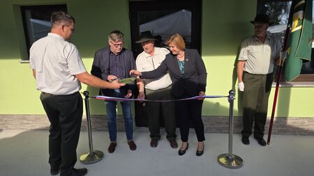 Lovska družina Metlika ob 80-letnici odprla nov lovski dom